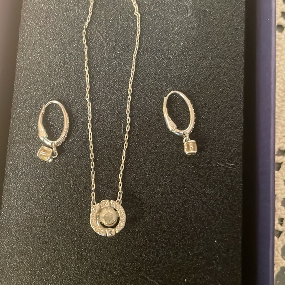 Swarovski “dance stone” necklace and earring set - Picture 6 of 8